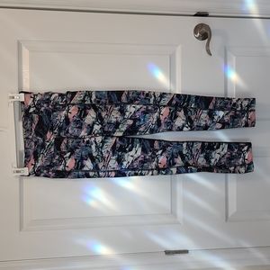 Marika - athletic leggings - no size tag but more like XXS